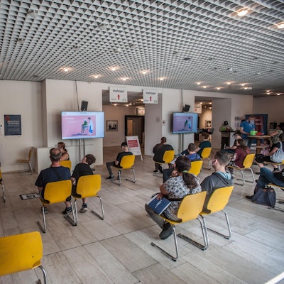 impfzentrum-jugendliche_RLE_Leverkusen08112021ALF_7365