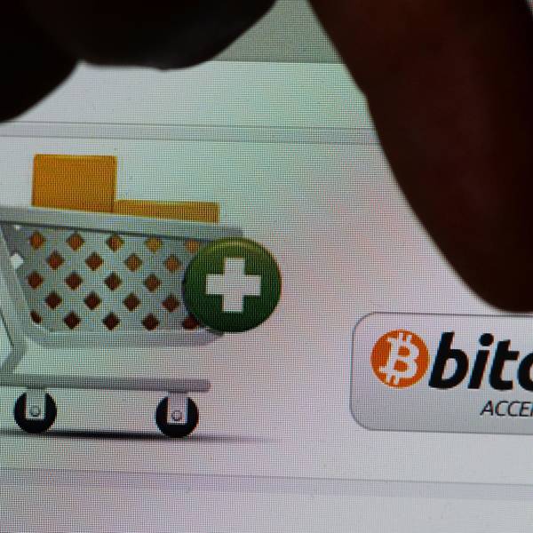 Bitcoin_43893742