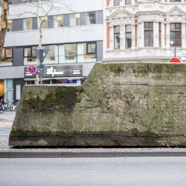 Kunstwerk ruhender Verkehr von Wolf Vostell