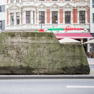 Kunstwerk ruhender Verkehr von Wolf Vostell