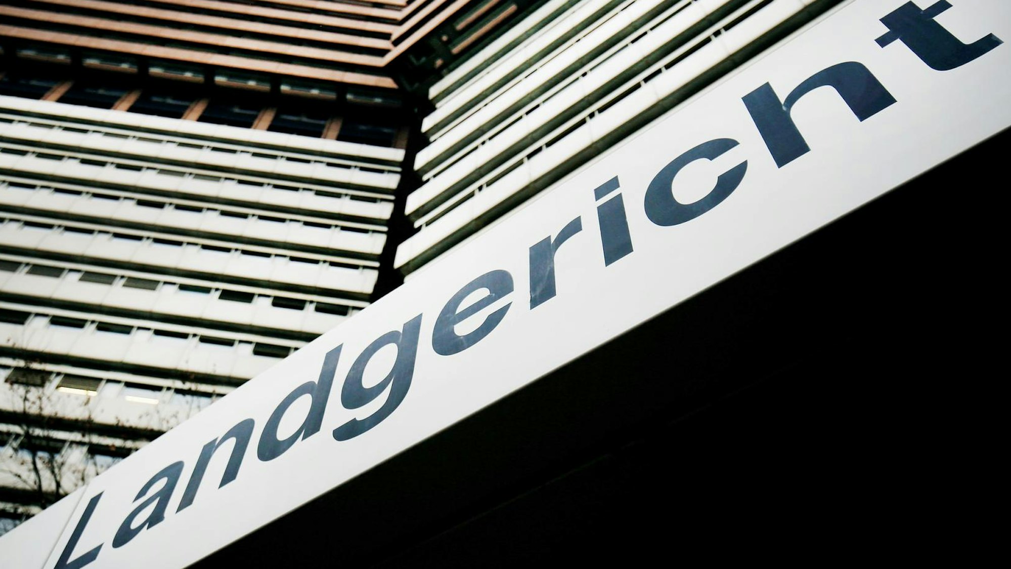 Eine Außenansicht des Landgerichtsgebäudes.