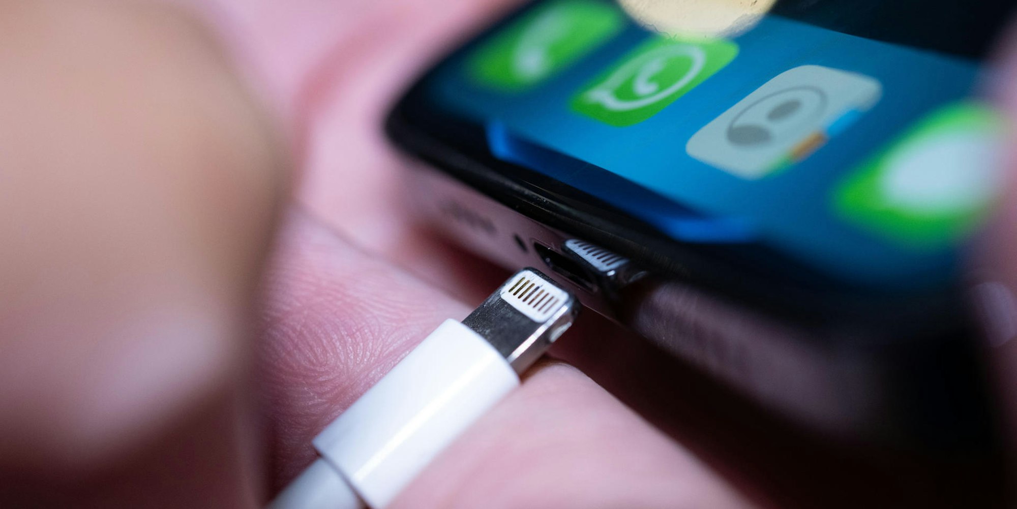 Iphone Ladekabel Symbolbild