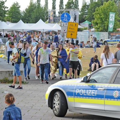 le-holi-festival_(5)