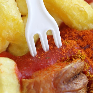 Pommes Currywurst dpa