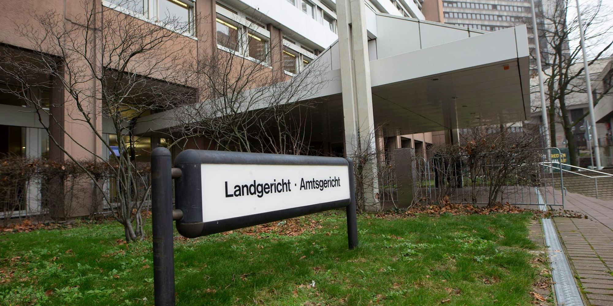 Land- und Amtsgericht Eingang dpa