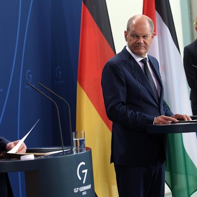 Abbas Scholz dpa 190822