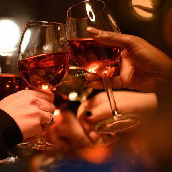 Symbolbild Bier und Wein ab 18