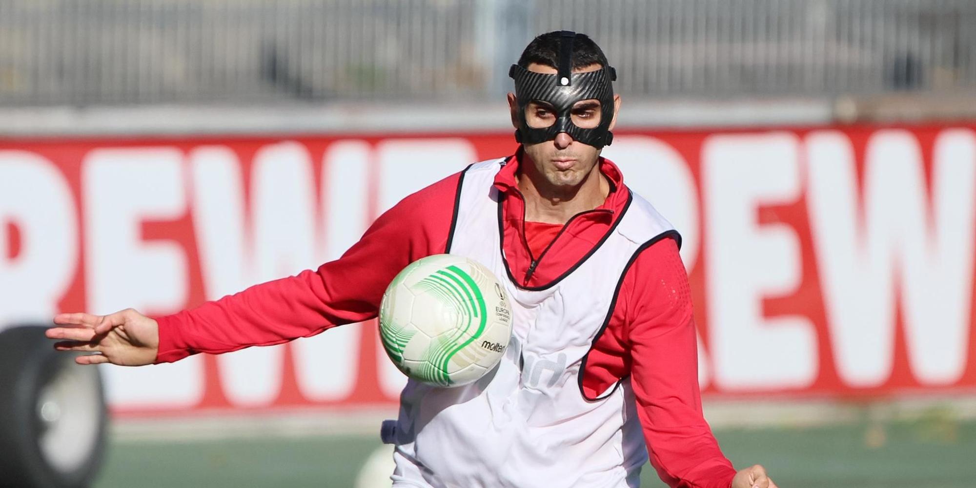 Skhiri mit Maske