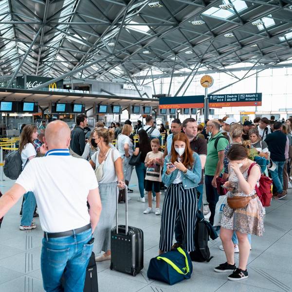 Schlange am Flughafen