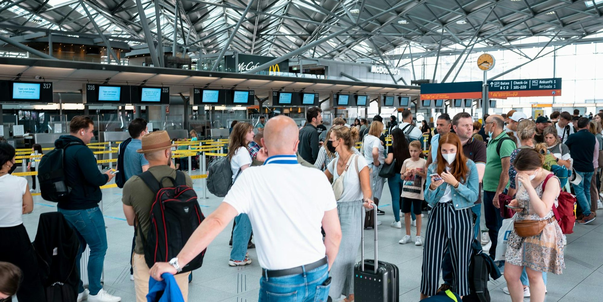 Schlange am Flughafen