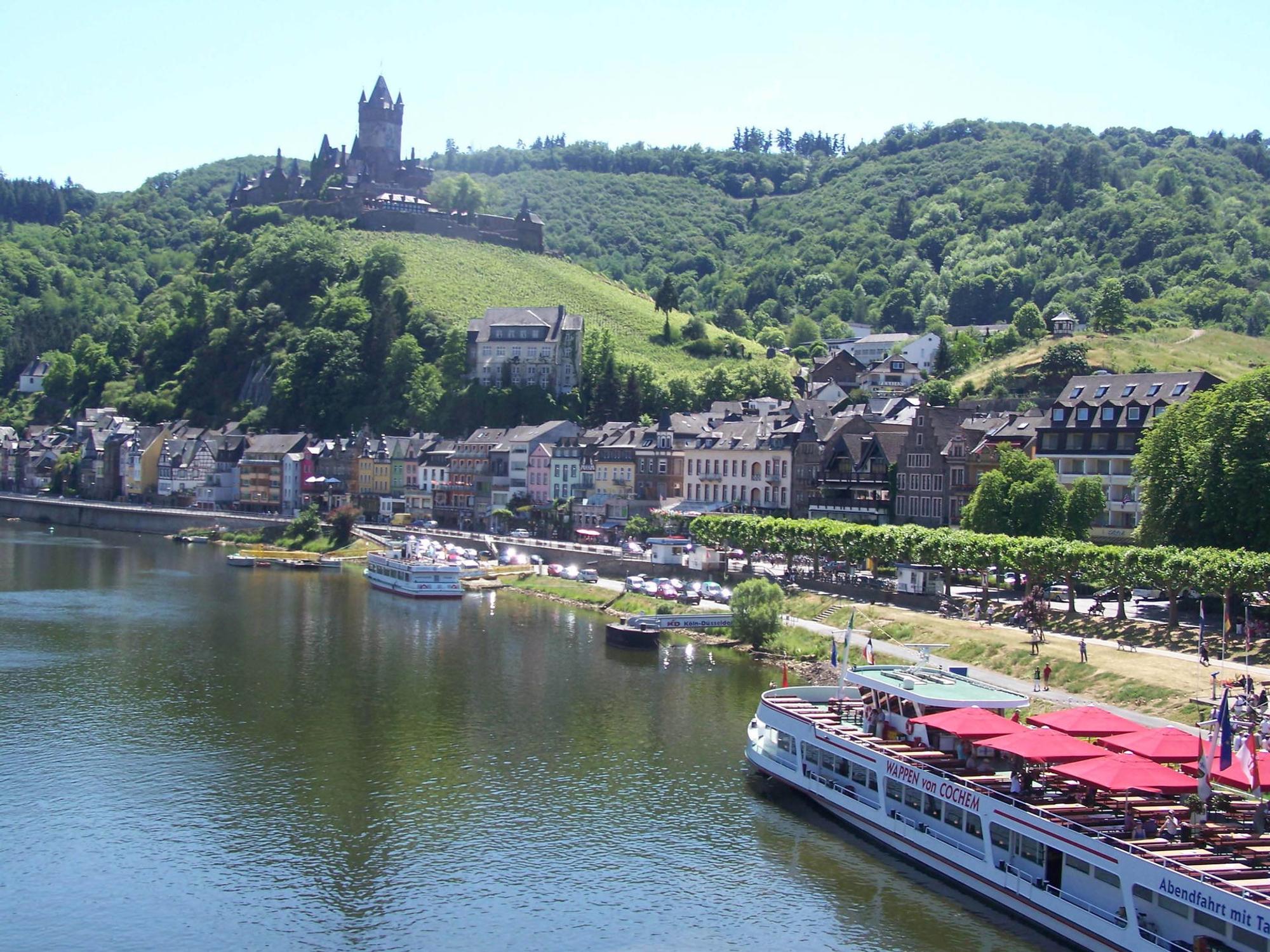 Mosel-BlickaufCochemundMosel-paobsTourist-Information Ferienland Cochem Tourist