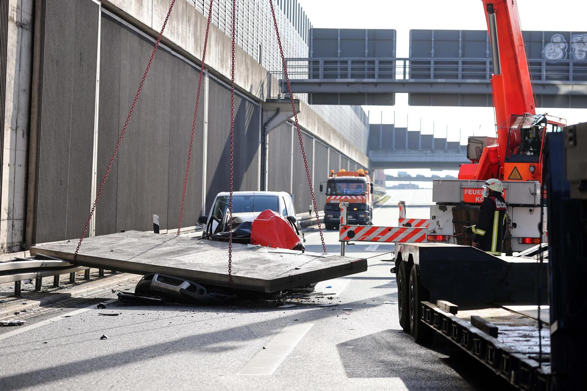 nab201113_Unfall_A_3_Betonwand_01