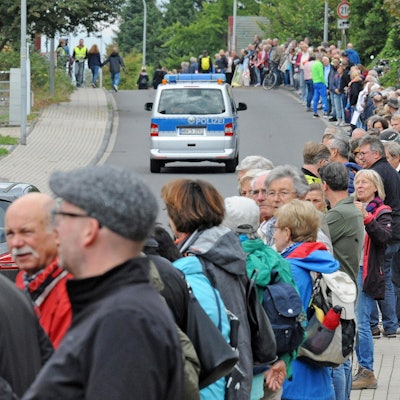 leverkusen-burscheid--menschenkette_(4)