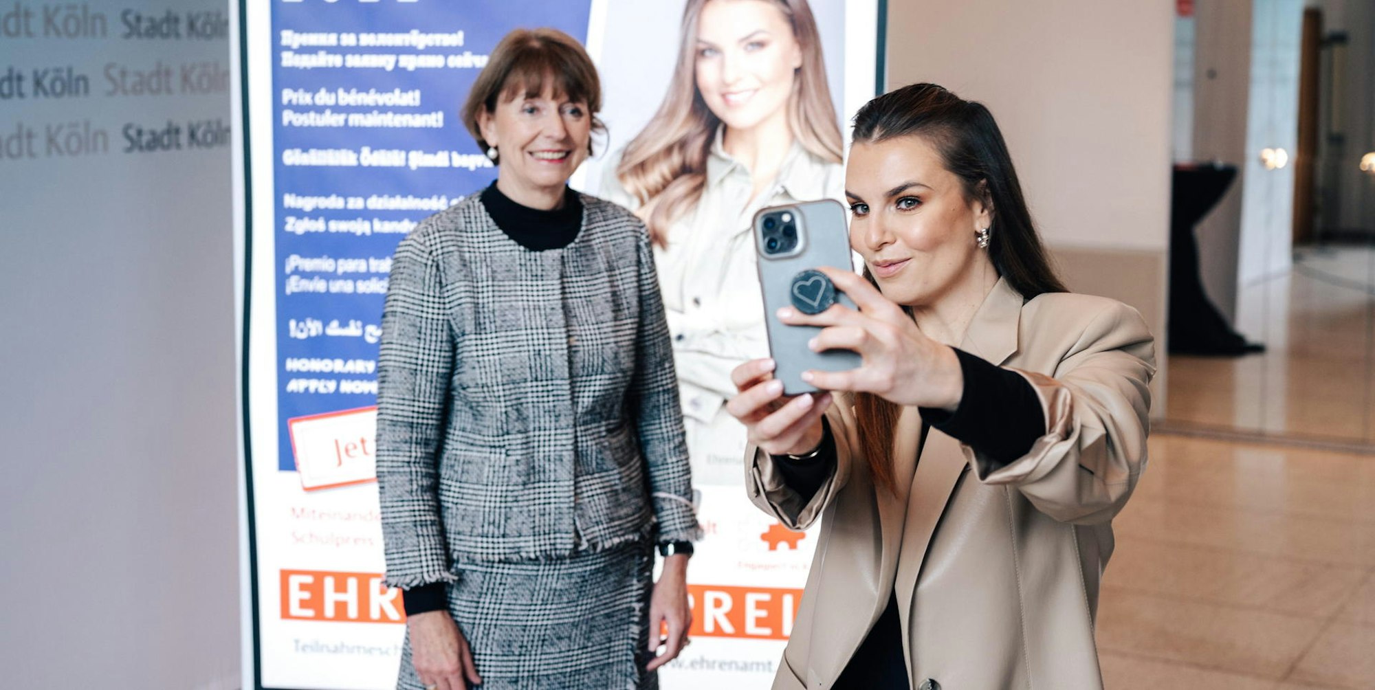 cob_20220210_Ehrenamtspreis_Laura_Wontorra_Rathaus_2
