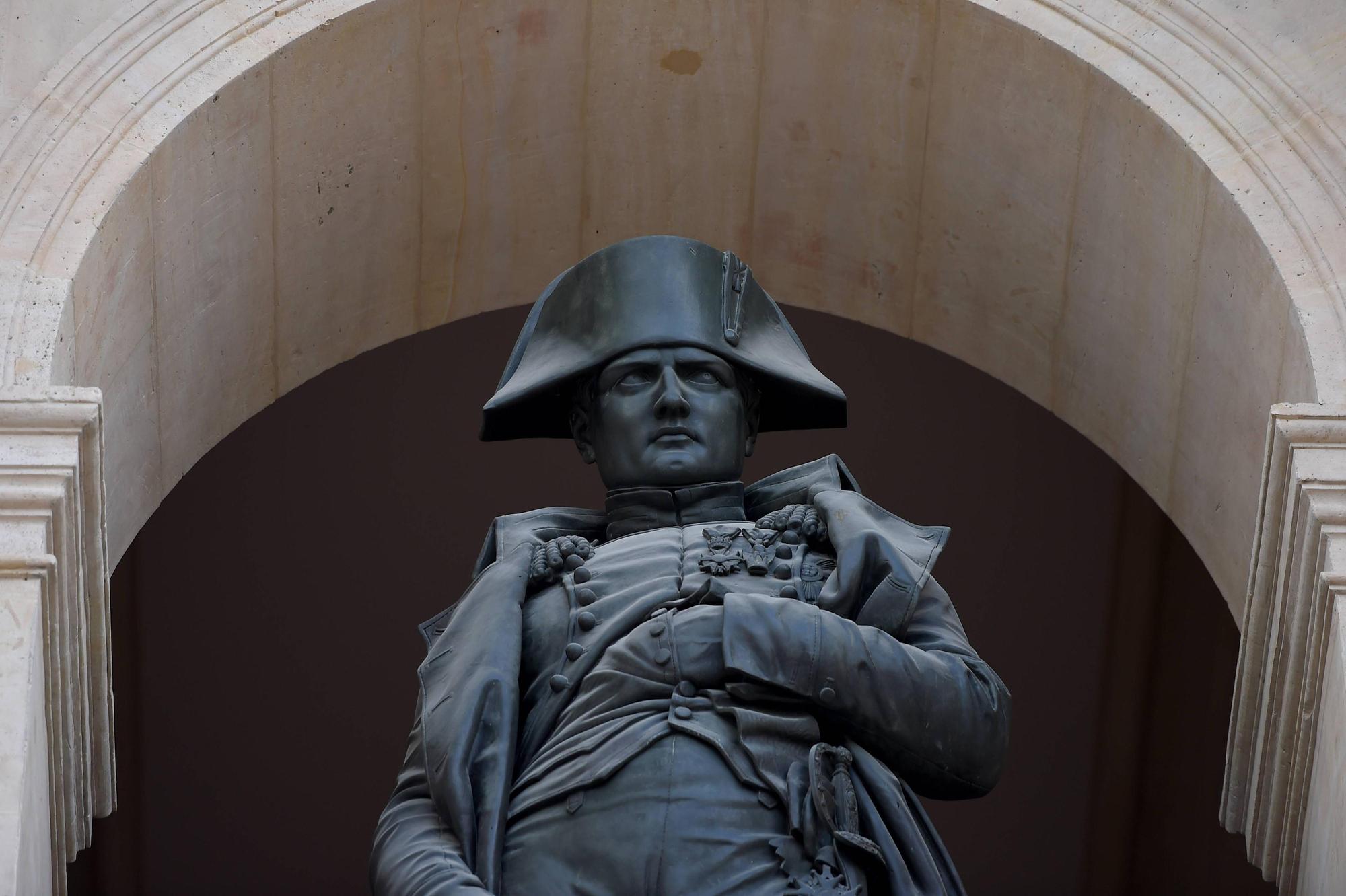 napoleon_statue_imago