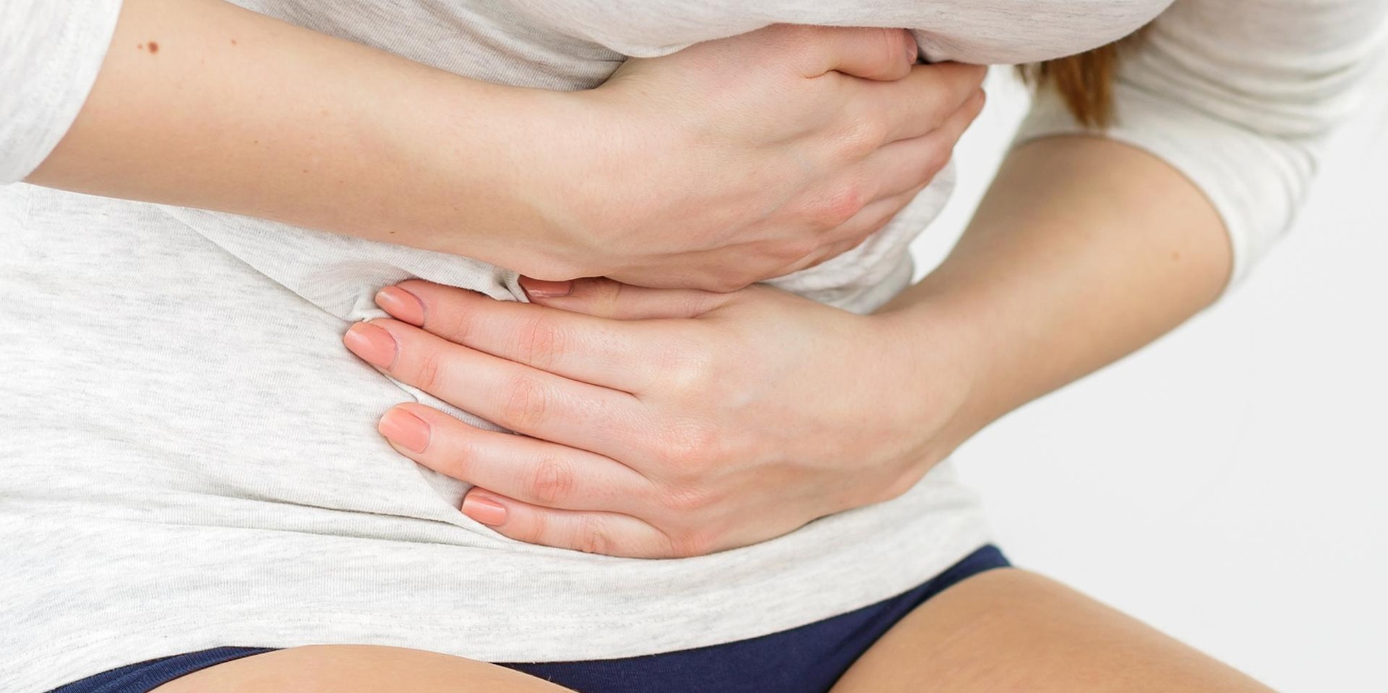 Frau hat Bauchschmerzen