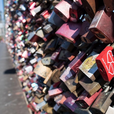 Hohenzollernbrücke_Liebesschlösser_DPA