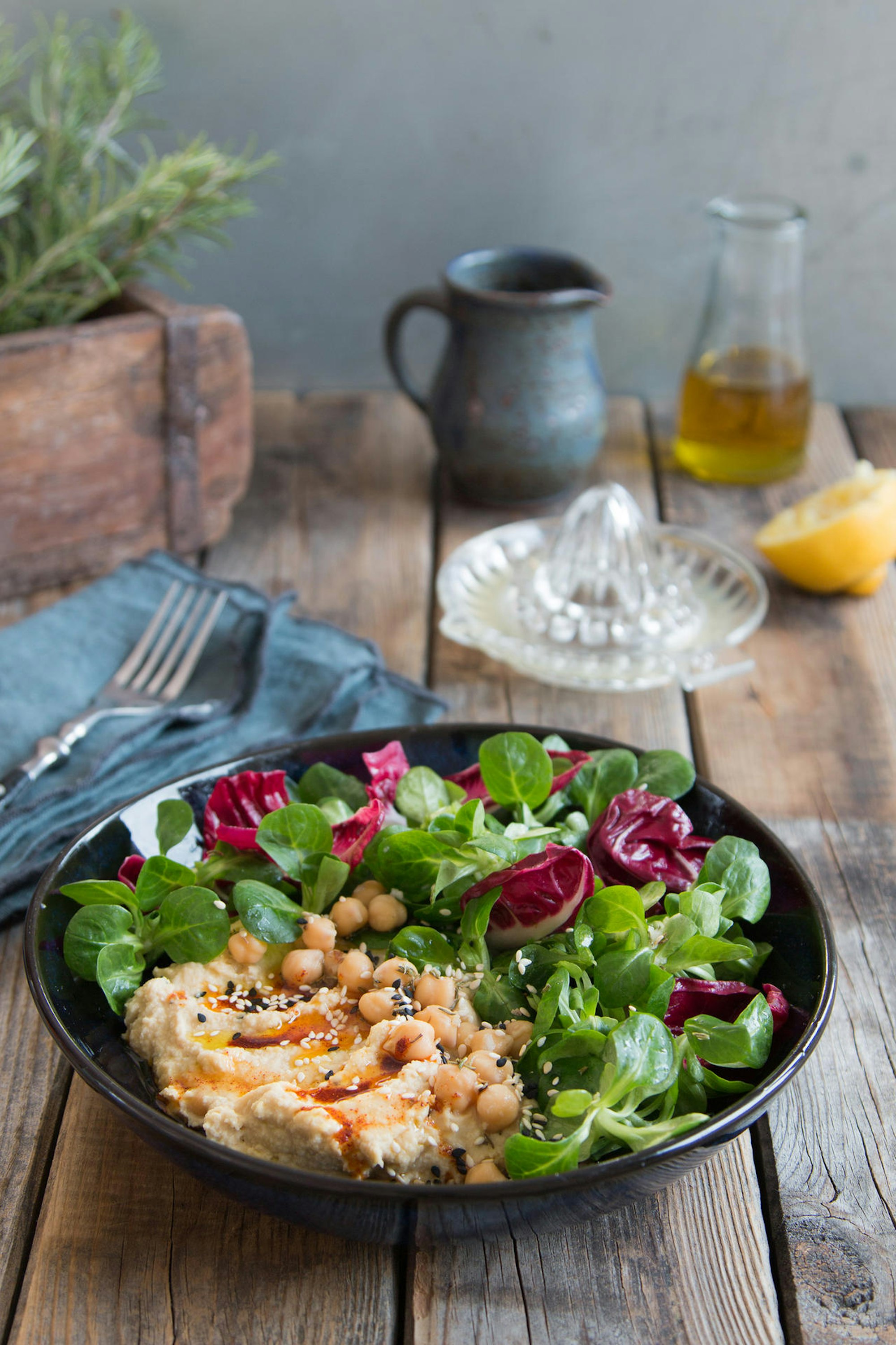 hummus mit salat