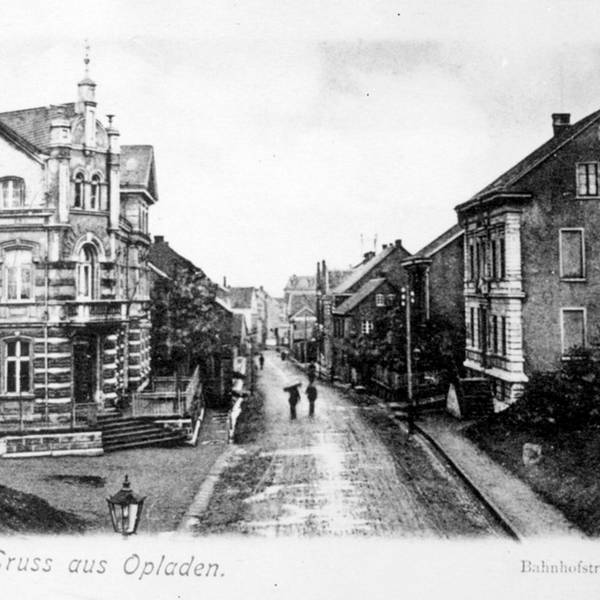 Bahnhofstraße mit Rathaus Quelle OGV