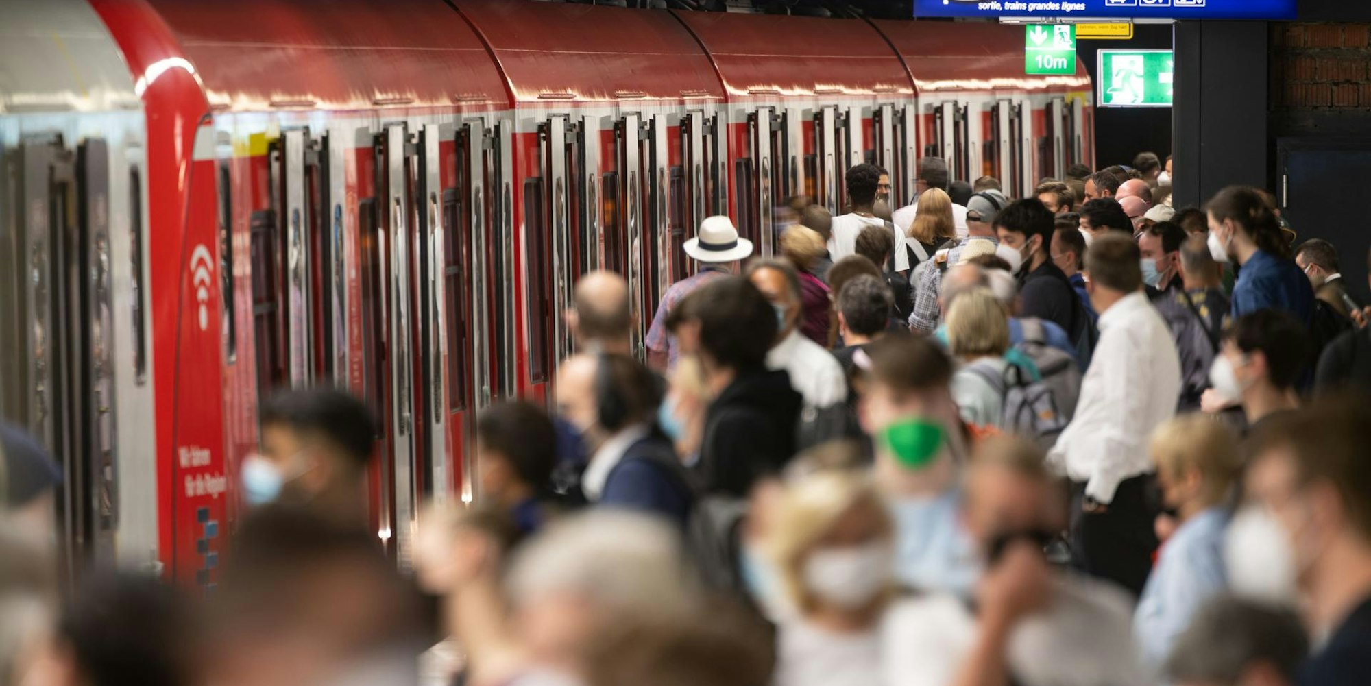 Bahnhof S-Bahn dpa symbol