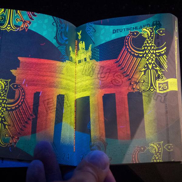 Neuer Reisepass UV-Licht