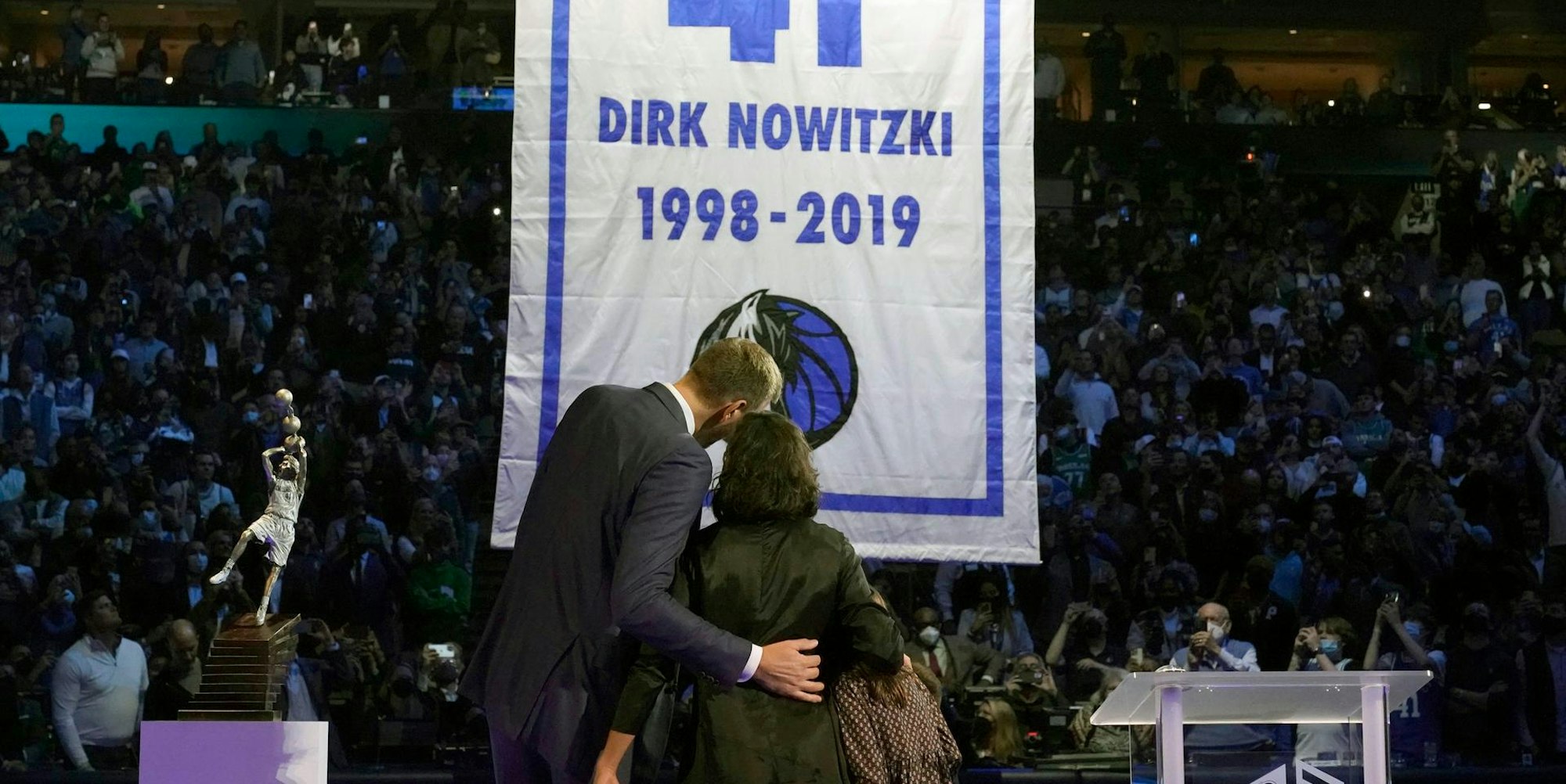 Nowitzki DPA 060122