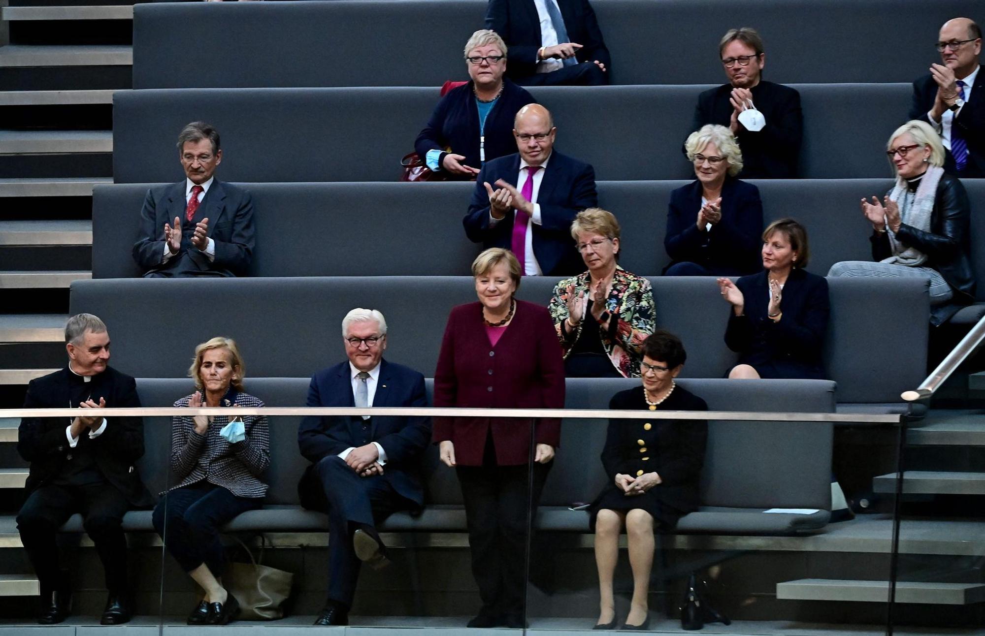 Merkel auf Ehrentribüne