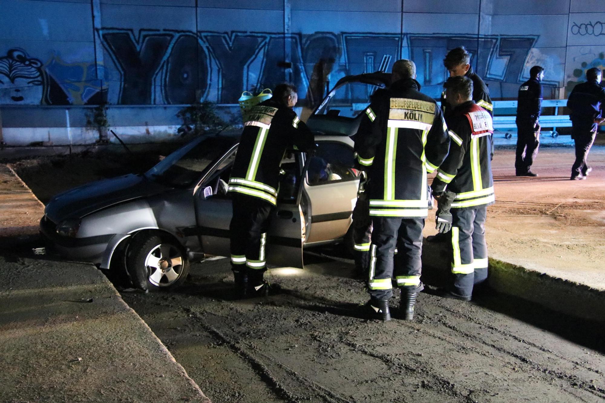 Feuerwehr - Auto auf A1 fetsgefahren