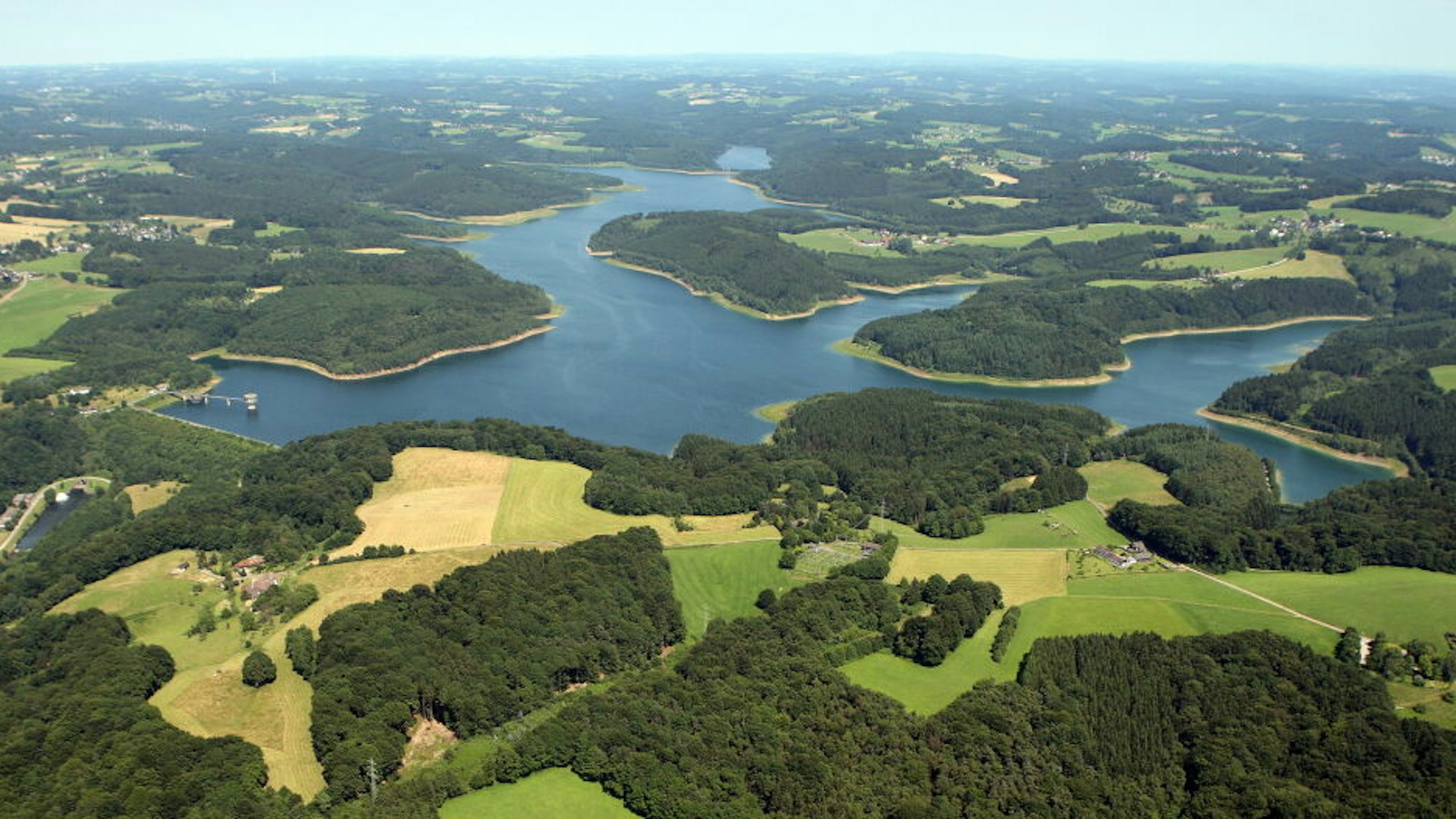 Die Große Dhünn-Talsperre aus der Vogelperspektive.