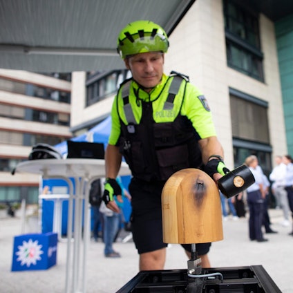 KR Fahrradhelme Hammer-Test