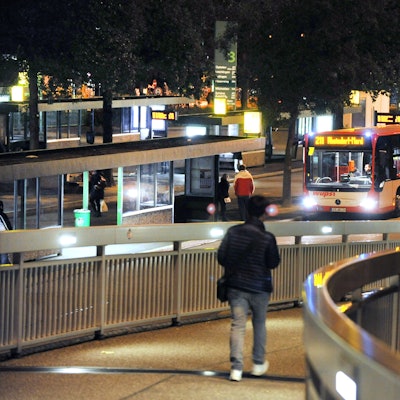leverkusen-busbahnhof-abend-ALF_1031
