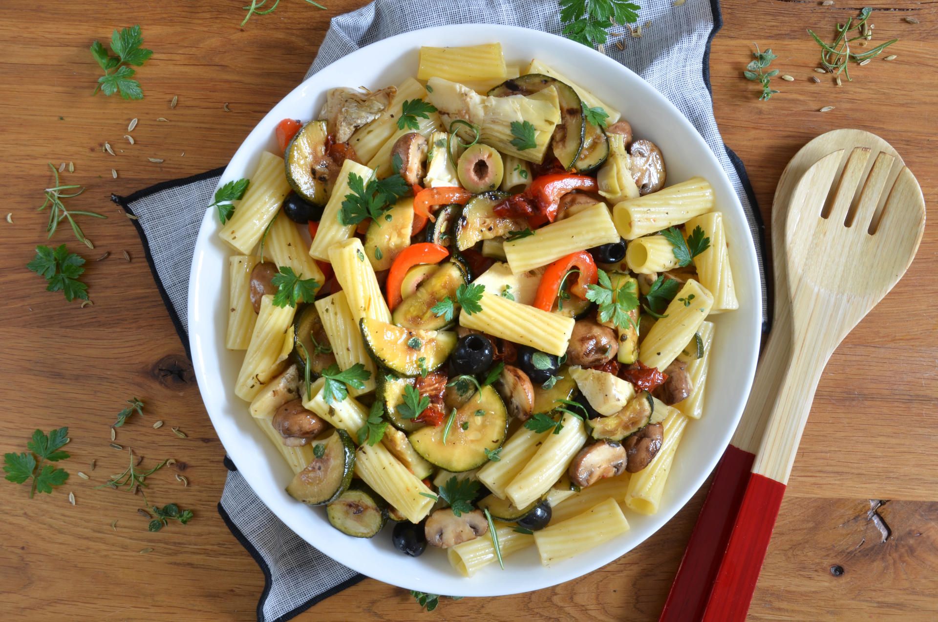 Nudelsalat mit antipasti