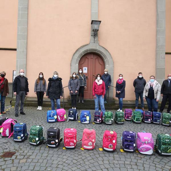ranzen_uebergabe_an_kitas_sankt_johann_baptist