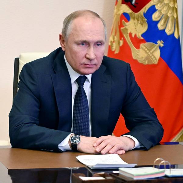 Putin am Schreibtisch in Moskau
