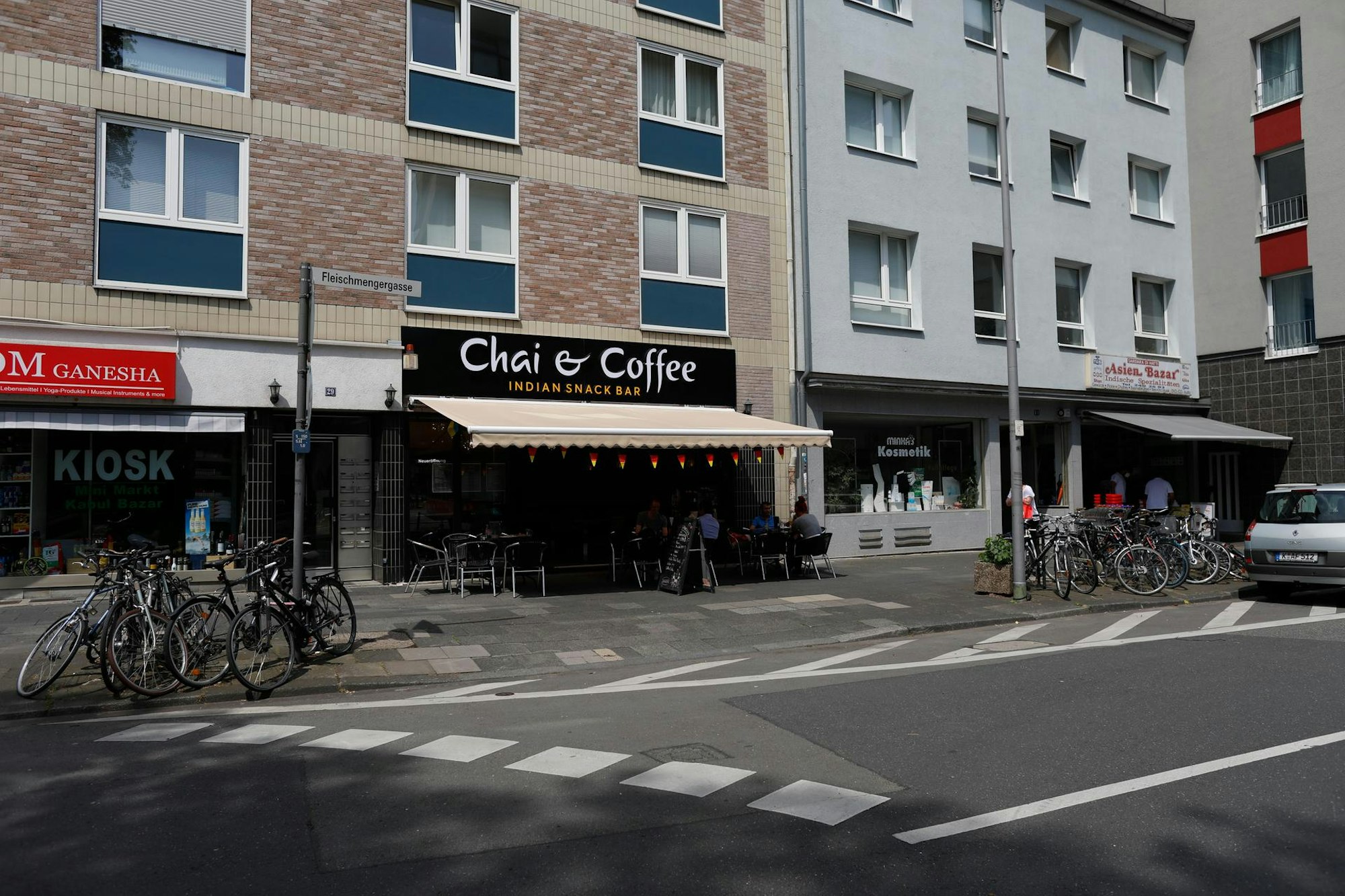 chai und coffee von außen