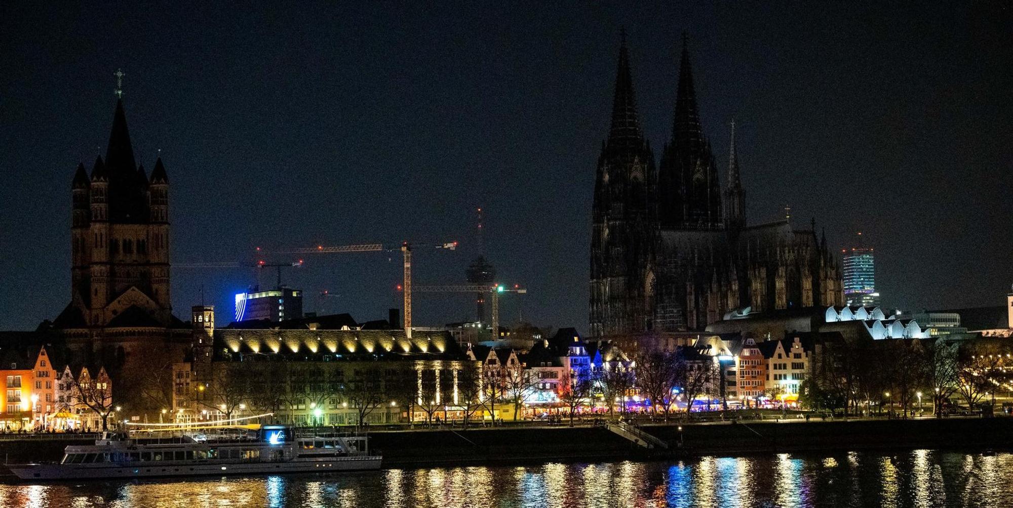 Earth Hour Dom Weiser