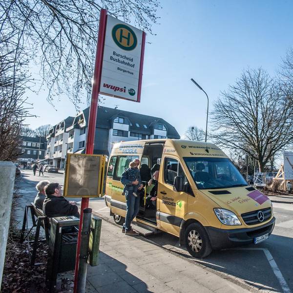 Der Bürgerbus an einer Haltestelle