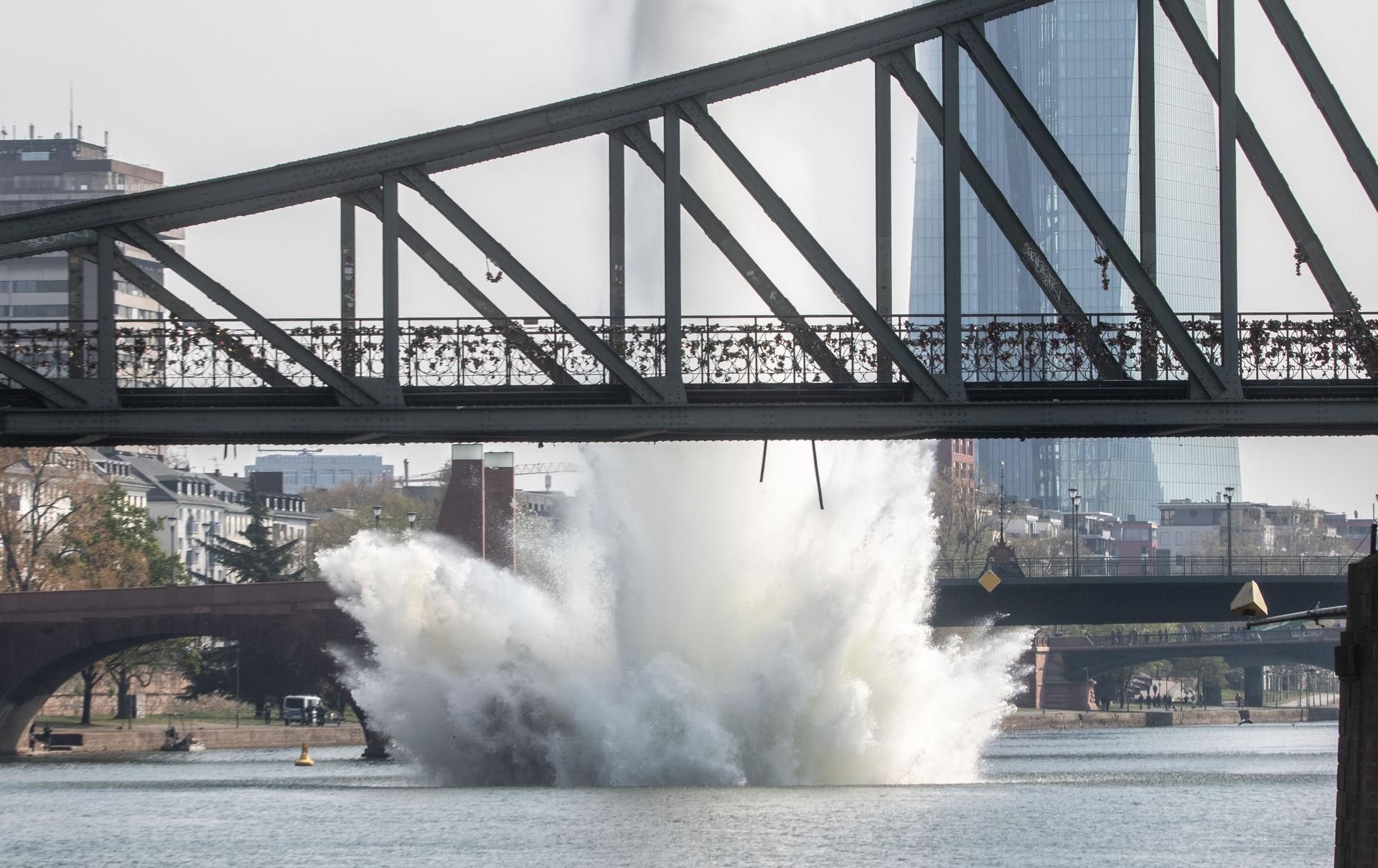 Bombensprengung Frankfurt Fontäne 2