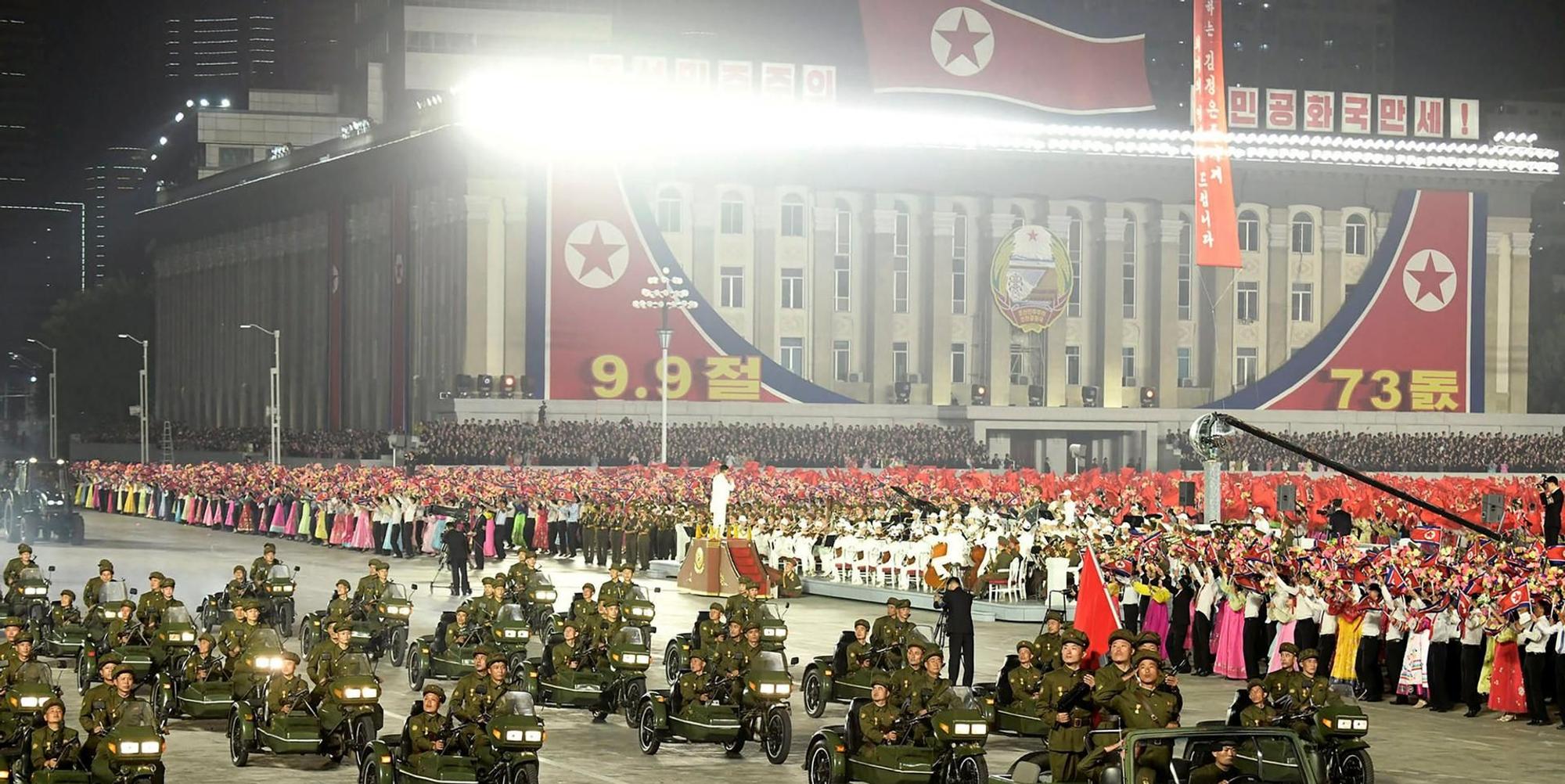 Nordkorea Nachtparade dpa