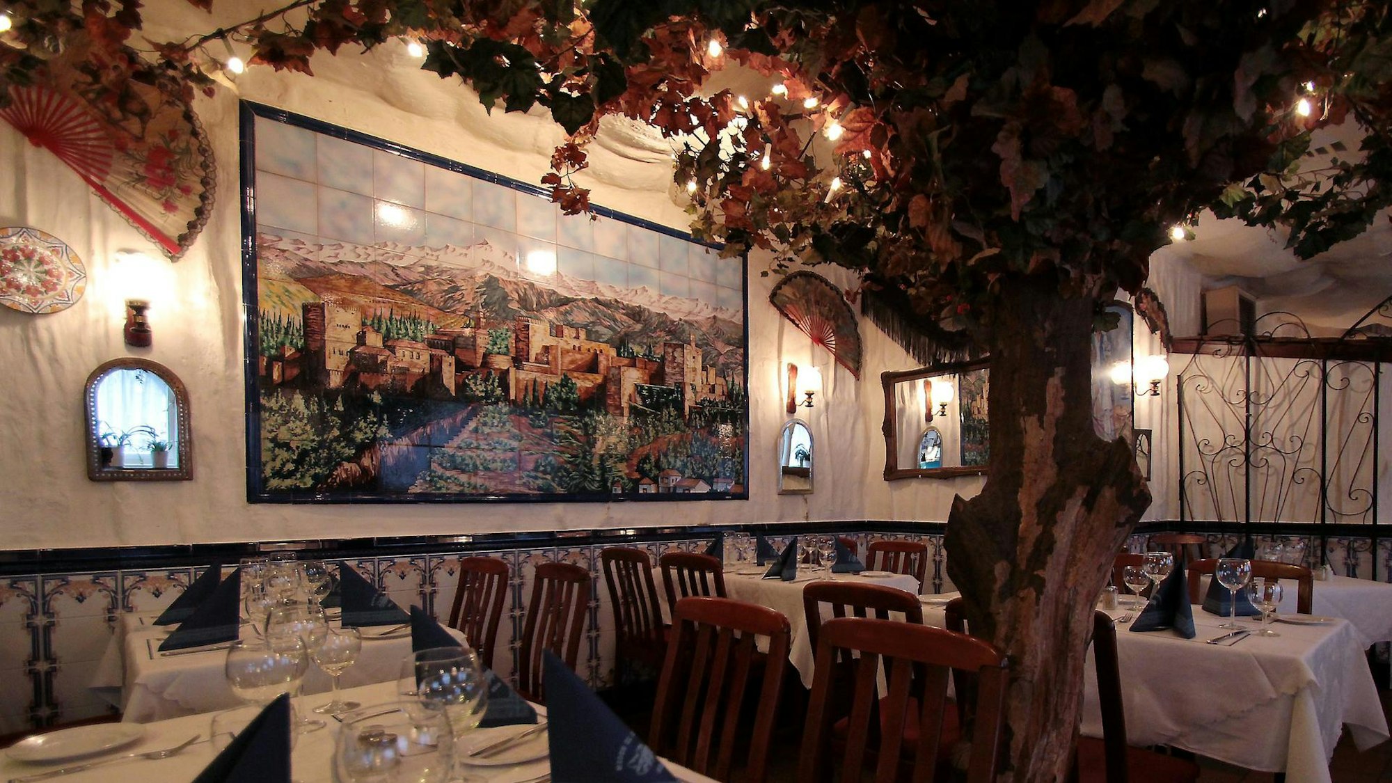 Blick in einen Gastraum im Meson El Cordobes