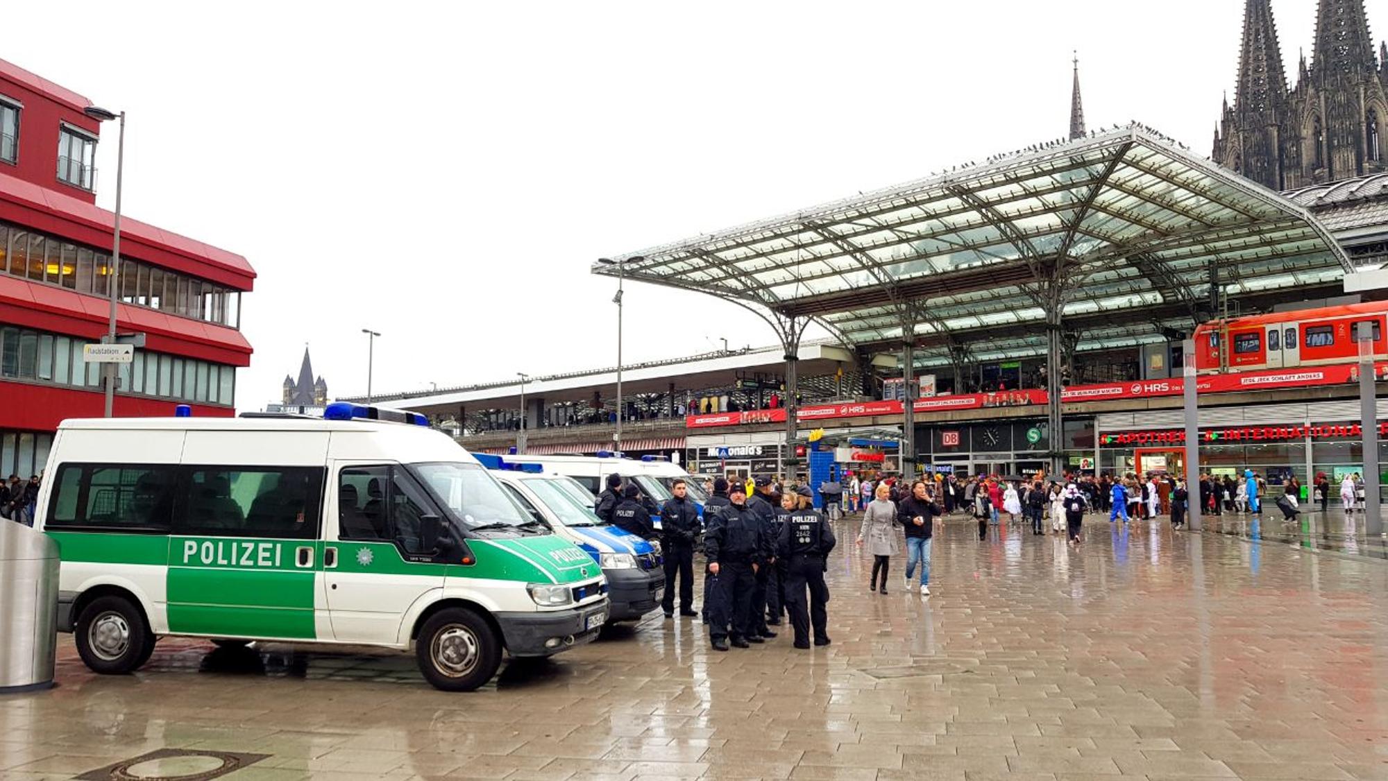 B_Polizei am HBF