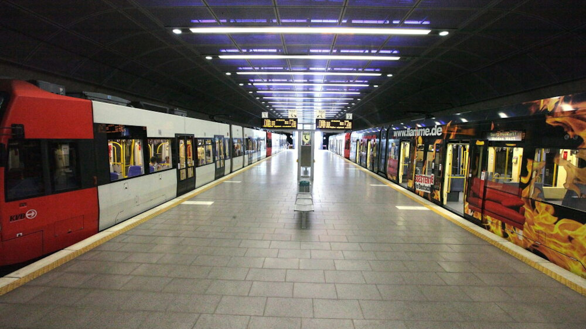 Die Endhaltestelle in Bensberg ist die einzige unterirdische Station der Linie 1 im Rheinisch-Bergischen Kreis.