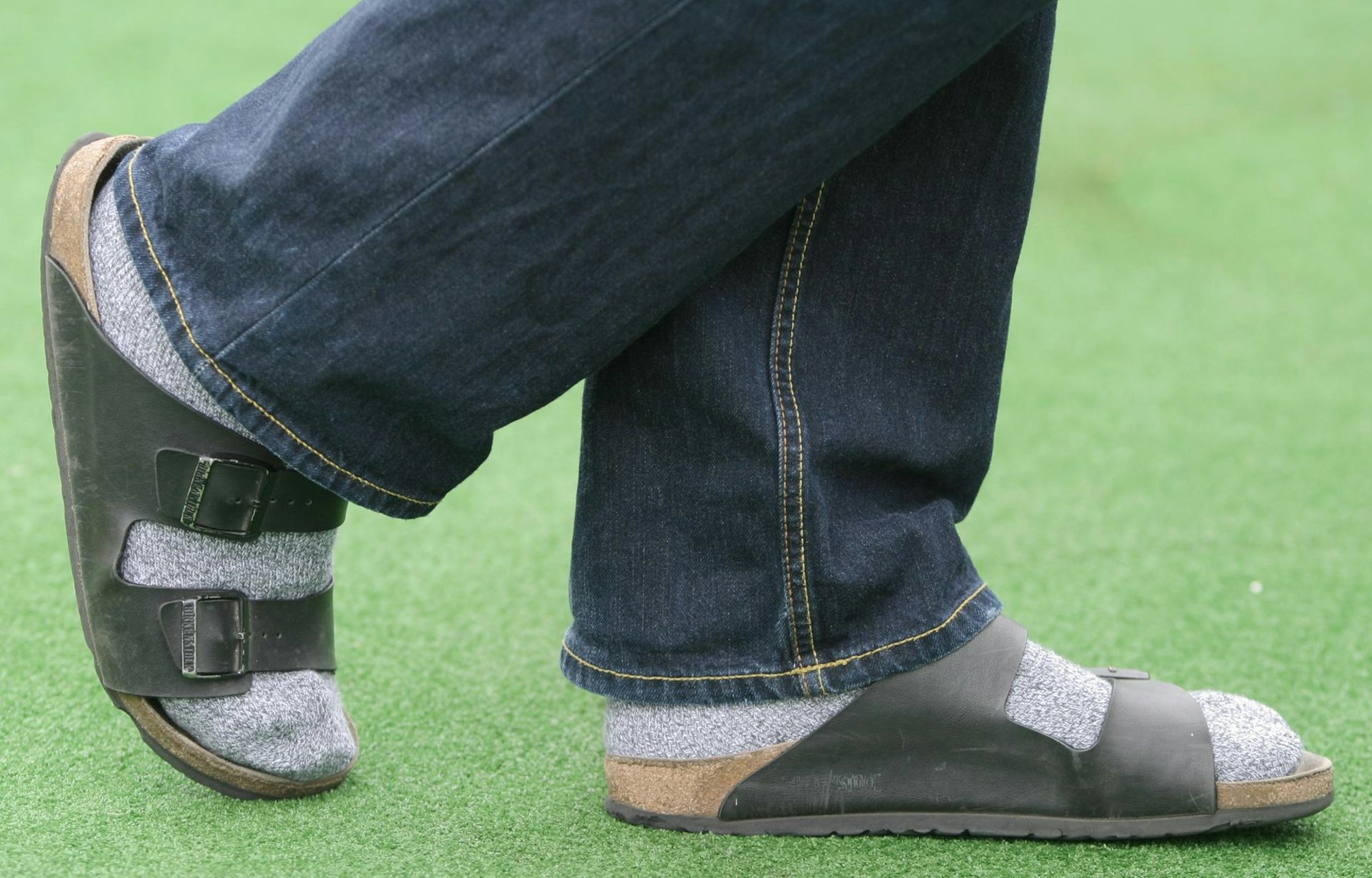 Socken in Sandalen