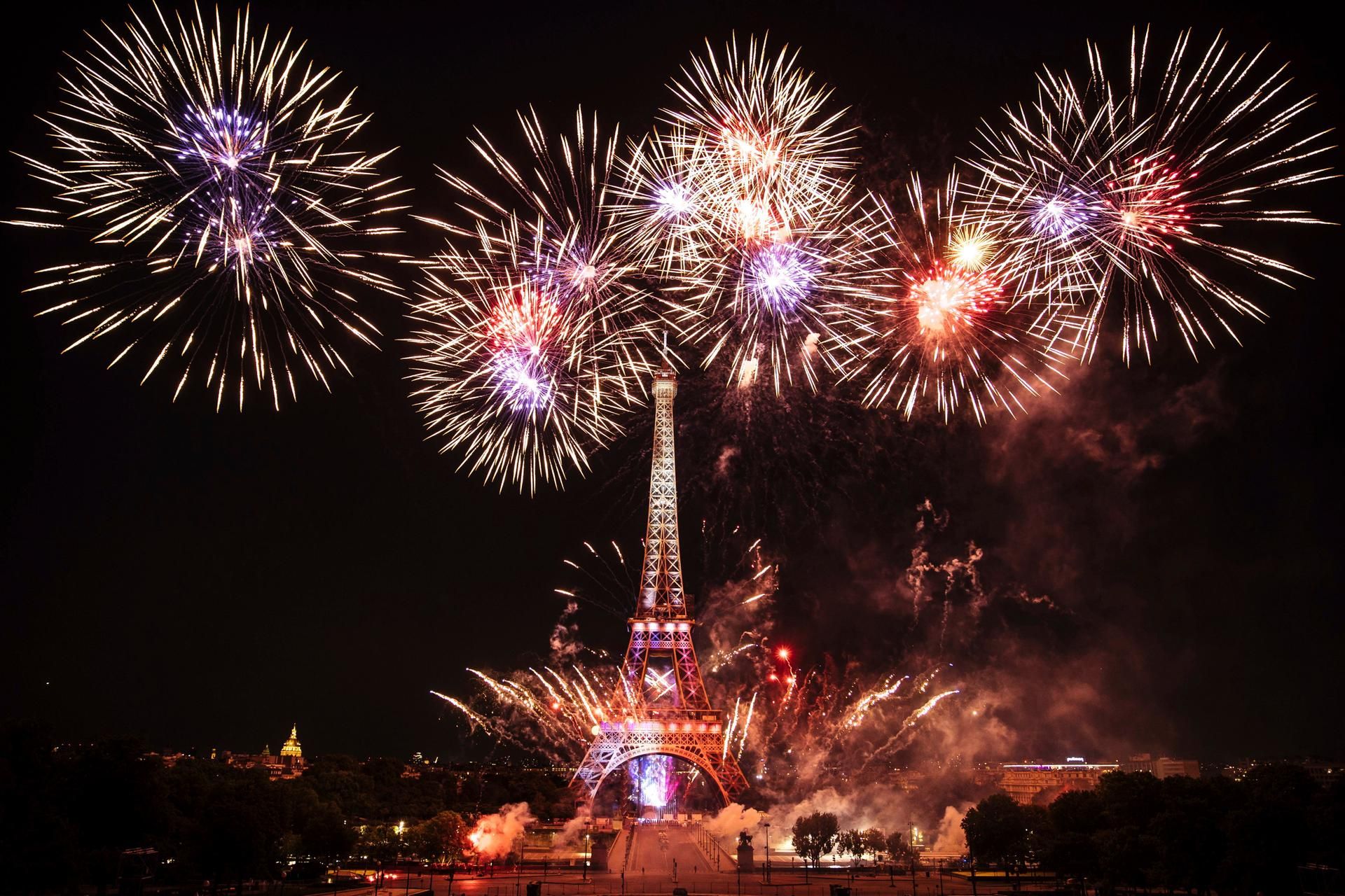 Feuerwerk Eiffeltum 150722