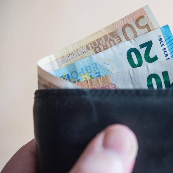 Geldbeutel mit Geld