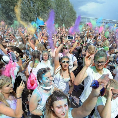 le-holi-festival_(1)