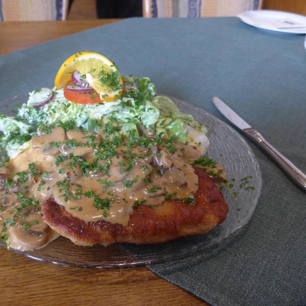 Schnitzel mit Salat