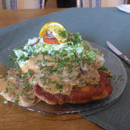 Schnitzel mit Salat