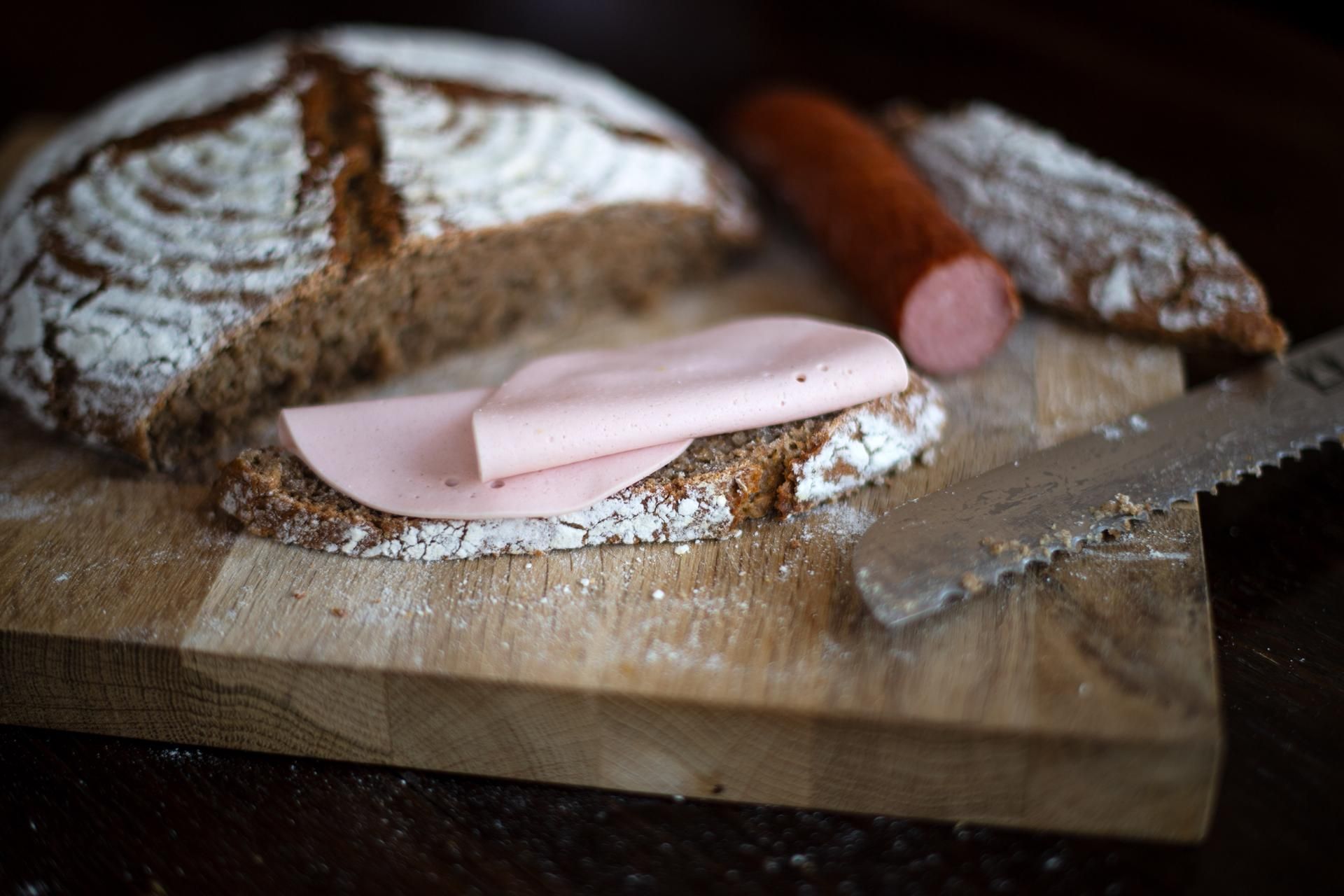 brotlaib mit wurst