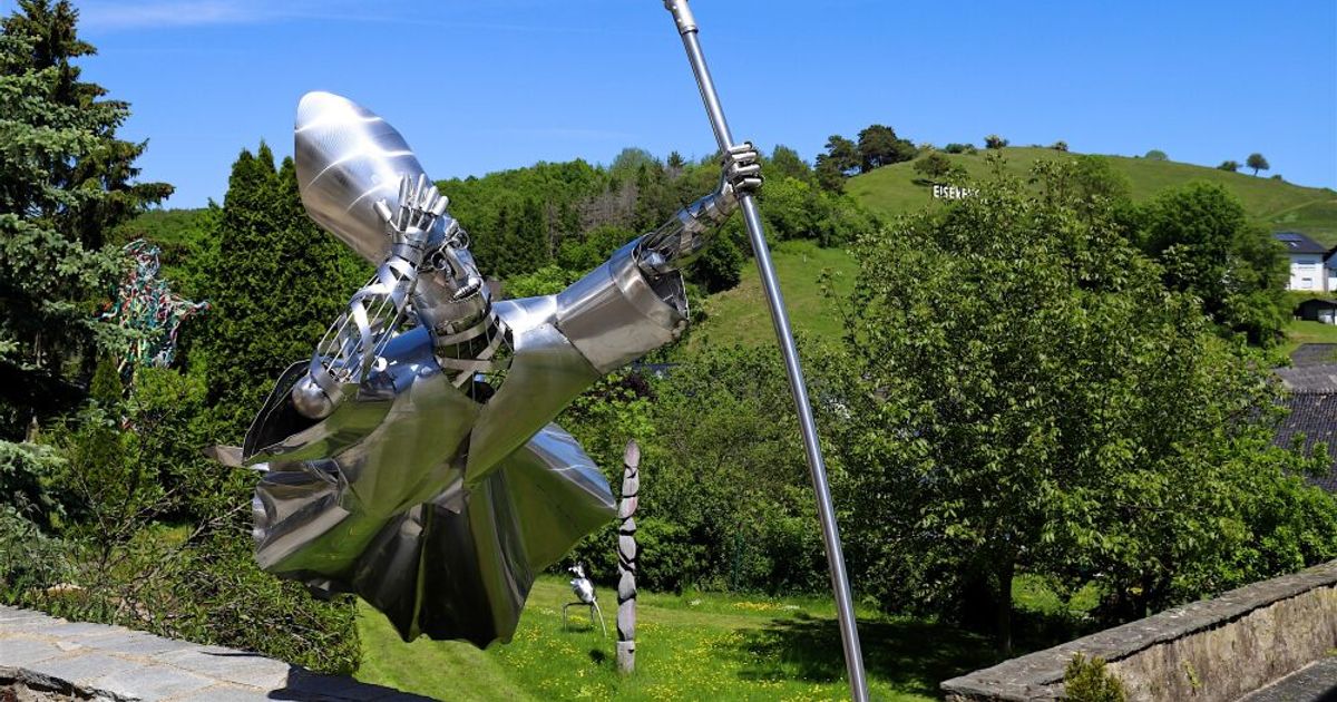 Mechernich-Eiserfey: Künstler: Peter Ratz schafft Kardinals-Kunstwerk ...
